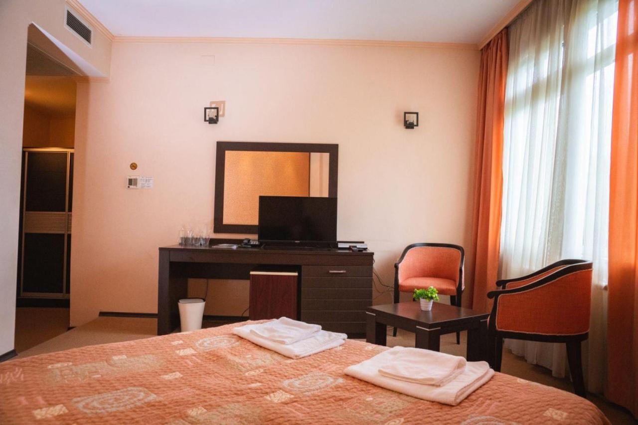 Hotel Ezeroto Стара-Загора Экстерьер фото