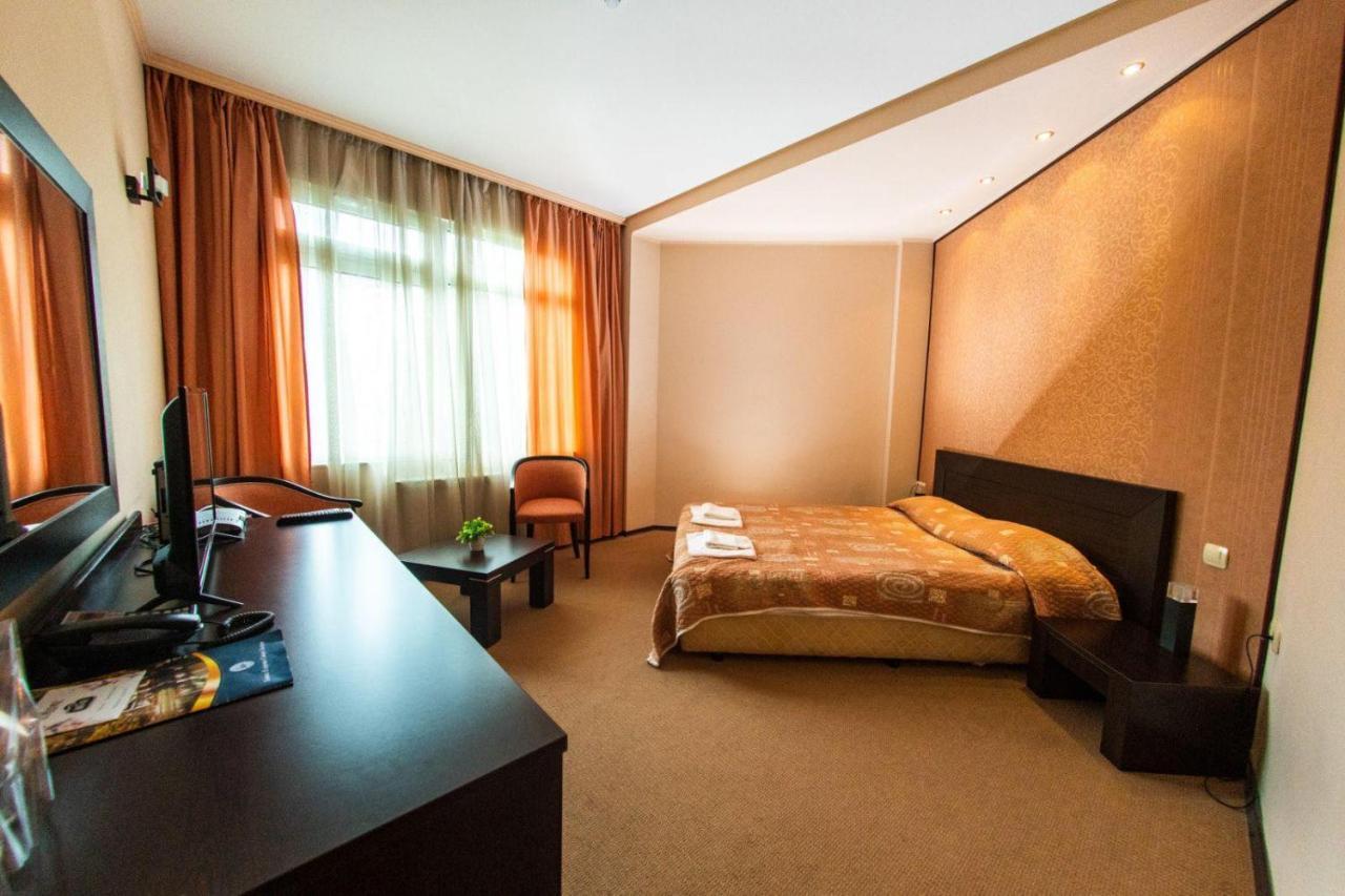 Hotel Ezeroto Стара-Загора Экстерьер фото