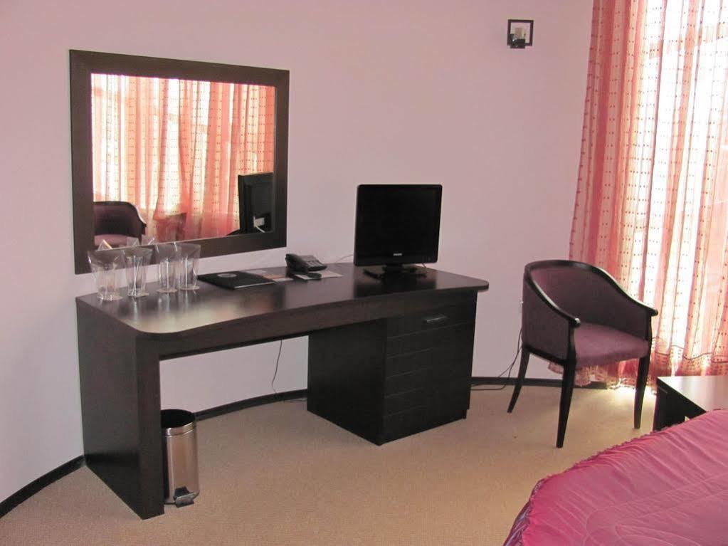 Hotel Ezeroto Стара-Загора Экстерьер фото